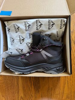 Women’s Hiking Boots 8.5 New