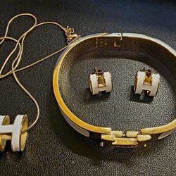 H White Jewelry Set