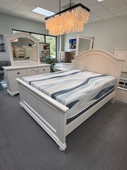 Queen bedroom set (FREE 24H DELIVERY AND SETUP)