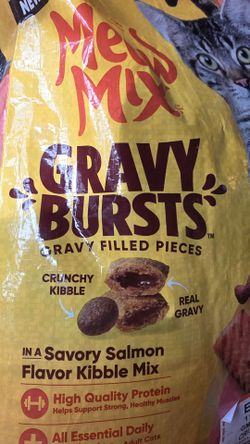 Meow Mix Gravy Bursts Dry Cat Food 13.5 lbs