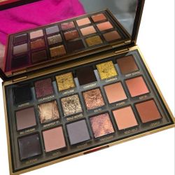 Huda Beauty Empowered Eyeshadow Palette 18 Colors