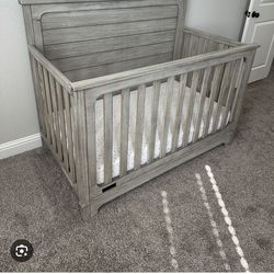 Target Covertible crib