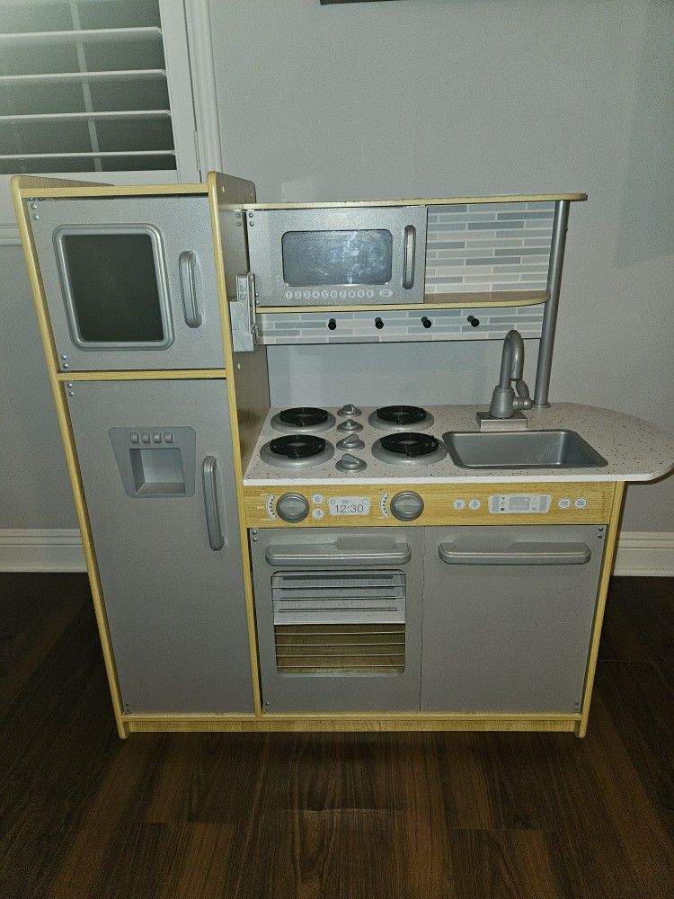 KidKraft Play Kitchen