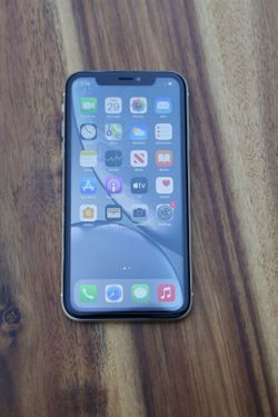 iPhone XR White 64 GB Unlocked