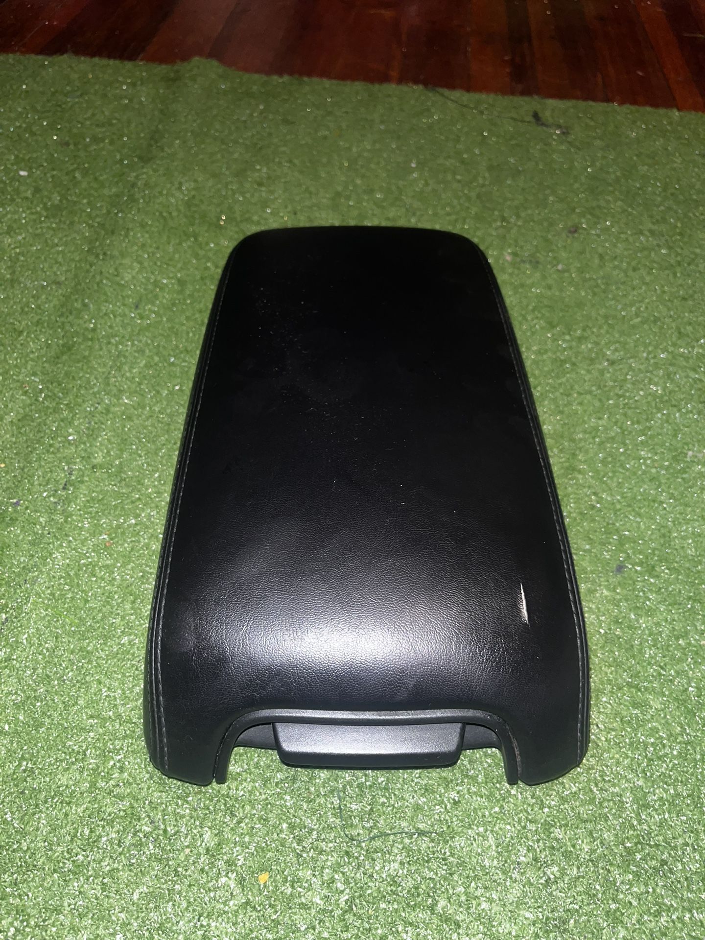 Dodge Charger / Chrysler 300 Armrest