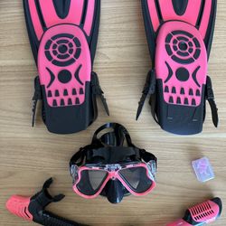 Brand new Snorkel set diving mask