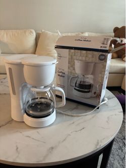 Mainstays Cafetera 5 Tazas Blanca - NUEVA Open Box