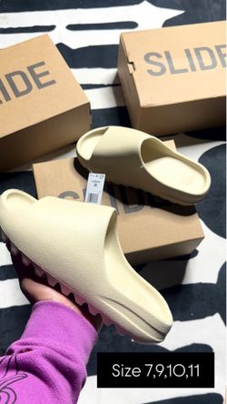 Yeezy Slides Bone Size 7-11