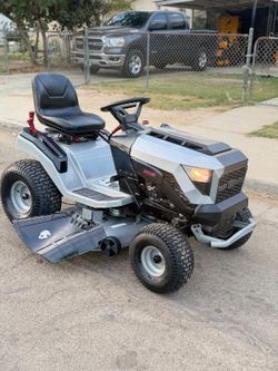 Murray
MT200 42 in. 19.0 HP 540cc EX1900 Series Briggs and Stratton Engine Automatic Gas Riding Lawn Tractor Mower
