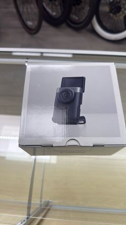 Canon PowerShot V10 Camera in Box