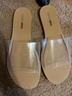 $10 Women’s fashion nova sandals size 7.5