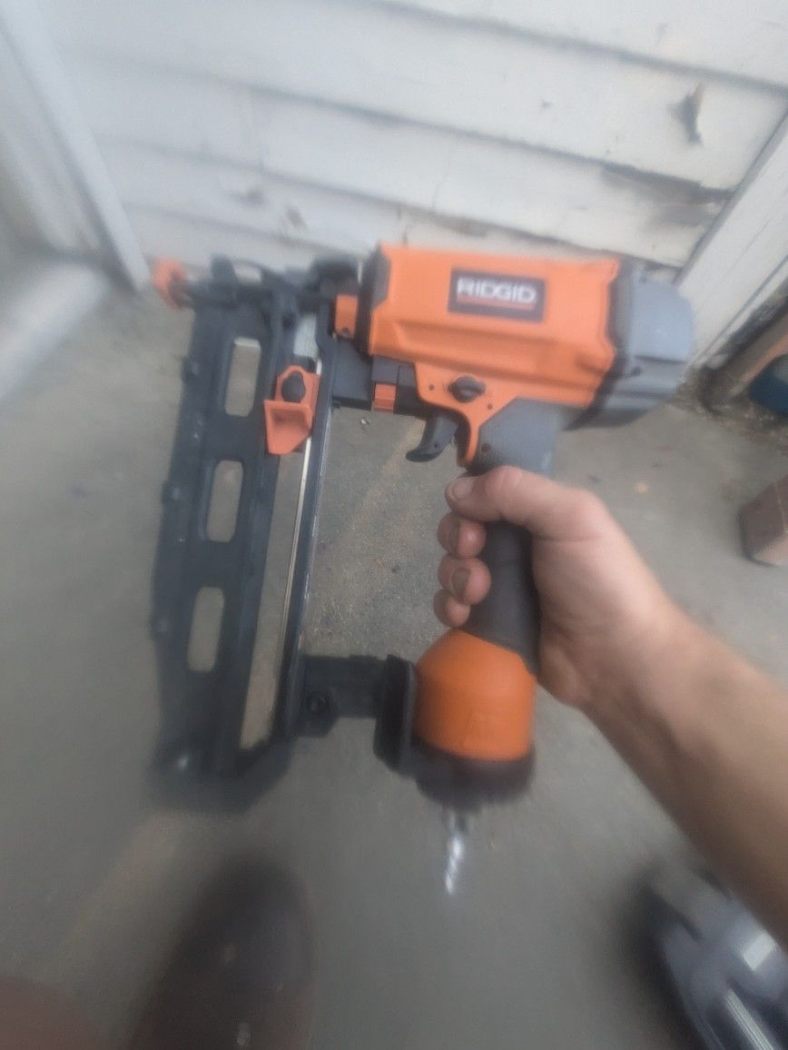 Ridgid 16 Gauge Nail Gun