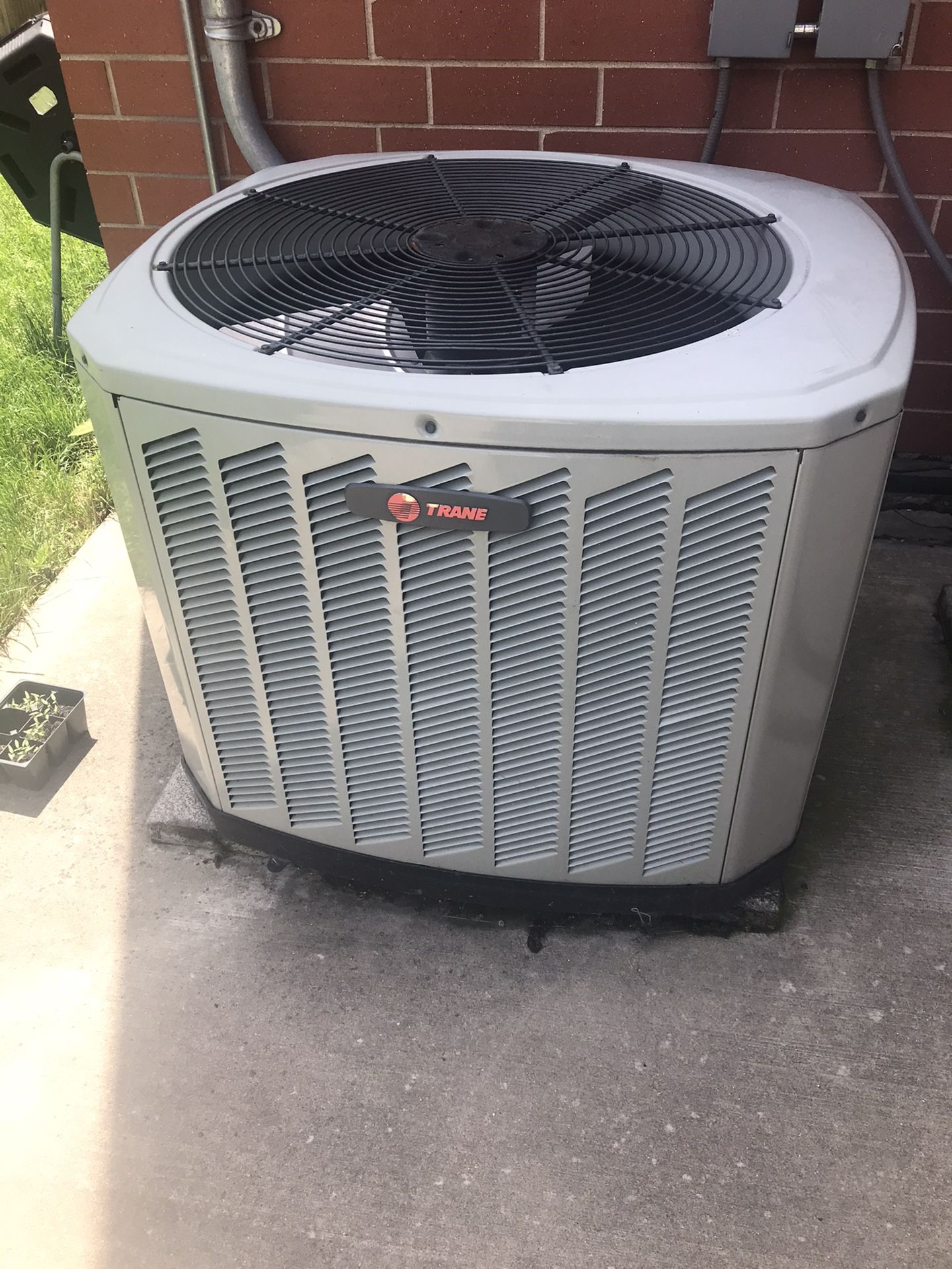 Trane Air Conditioner XB13 outside Condenser unit