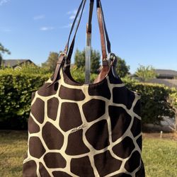 𝑴𝒊𝒄𝒉𝒂𝒆𝒍 𝑲𝒐𝒓𝒔 𝑮𝒊𝒓𝒂𝒇𝒆𝒆 𝑷𝒓𝒊𝒏𝒕 𝑪𝒂𝒏𝒗𝒂𝒔 𝑩𝒂𝒈 ** $40