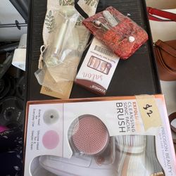 Cleaning sonic facial brush