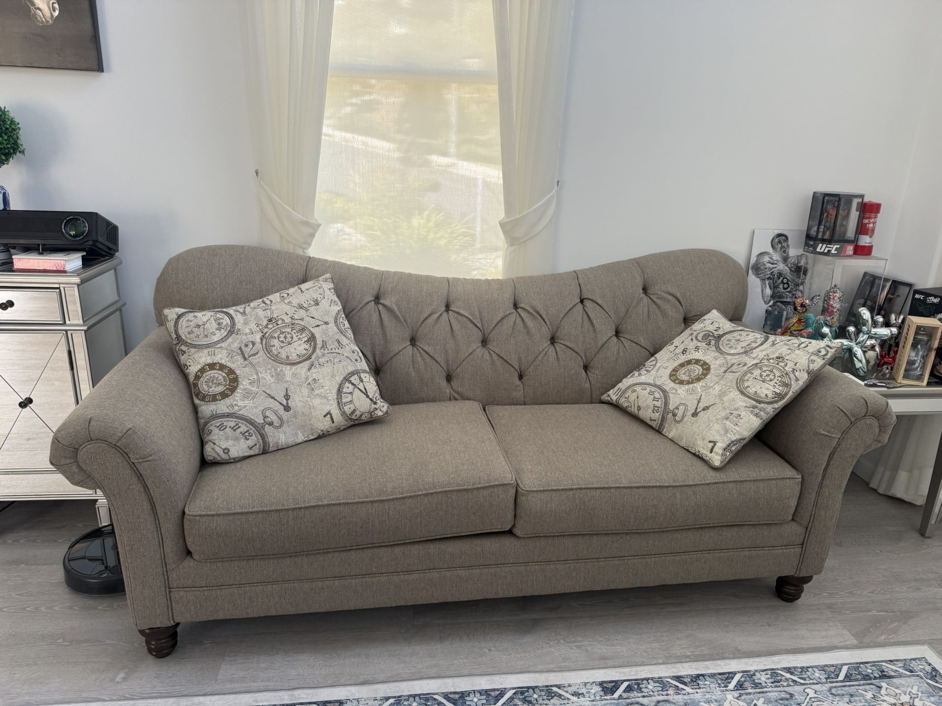 2 Couches - Big Couch & love Seat