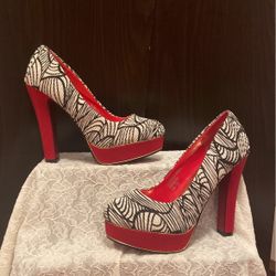 In Box Worn An Hour For A Photo shoot 