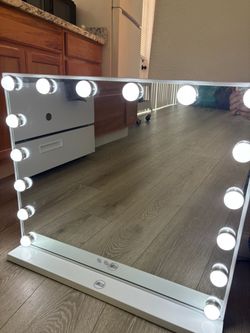 Lurella Hollywood Vanity Mirror with Lights
