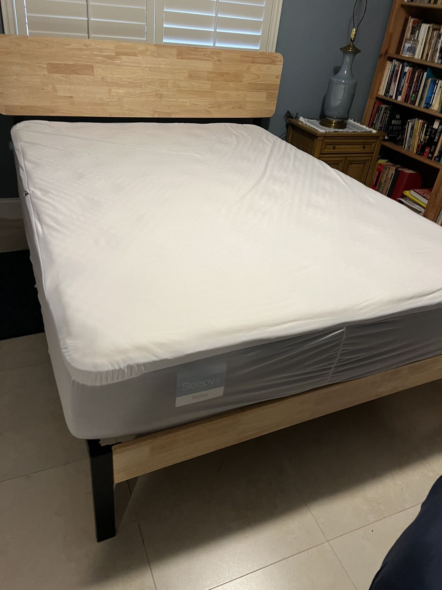 QUEEN BED AND MATRESS