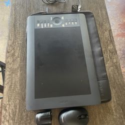 Wacom Intuos Pro Drawing Tablet (Medium) 