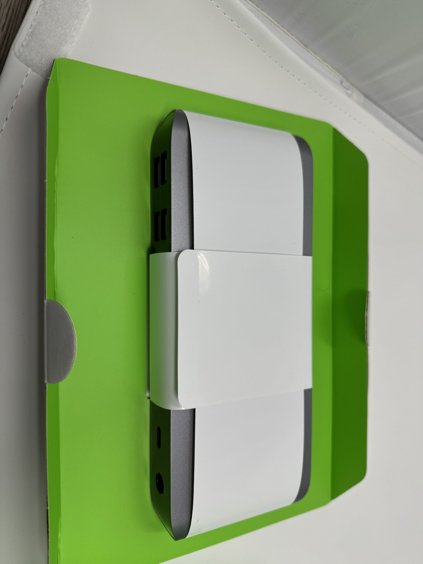 Belkin F4U097TT. USB C Docking Station Doesn’t Have Power Supply