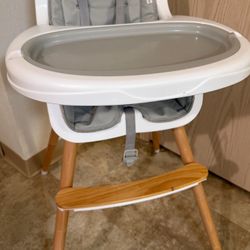 Dream On Me High Chair  Great Condition 