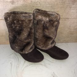 Size 10.5 Charlotte Russe brown suede knee boots w/fur inside that can be folded down to create different looks and heights
