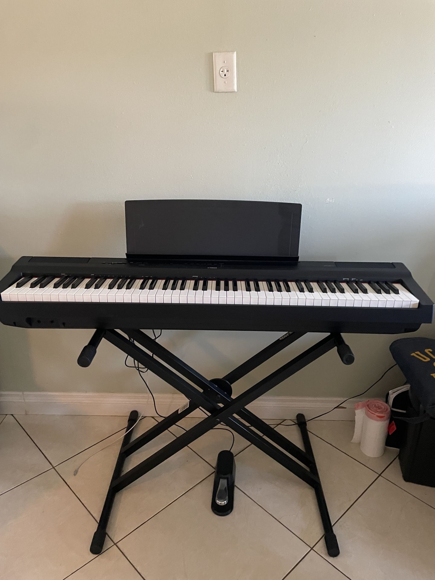 Yamaha P-125 + Accessories