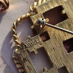 Vintage Avon Brooch 
