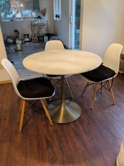 Marebl kitchen table