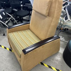 Hospital Grade Patient Recliner With Wheels
