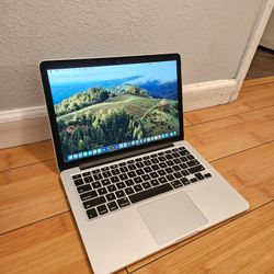 Macbook pro 13 inch core i5 8gb 256gb ssd, charger, final cut, logic, Adobe, office, or best offers