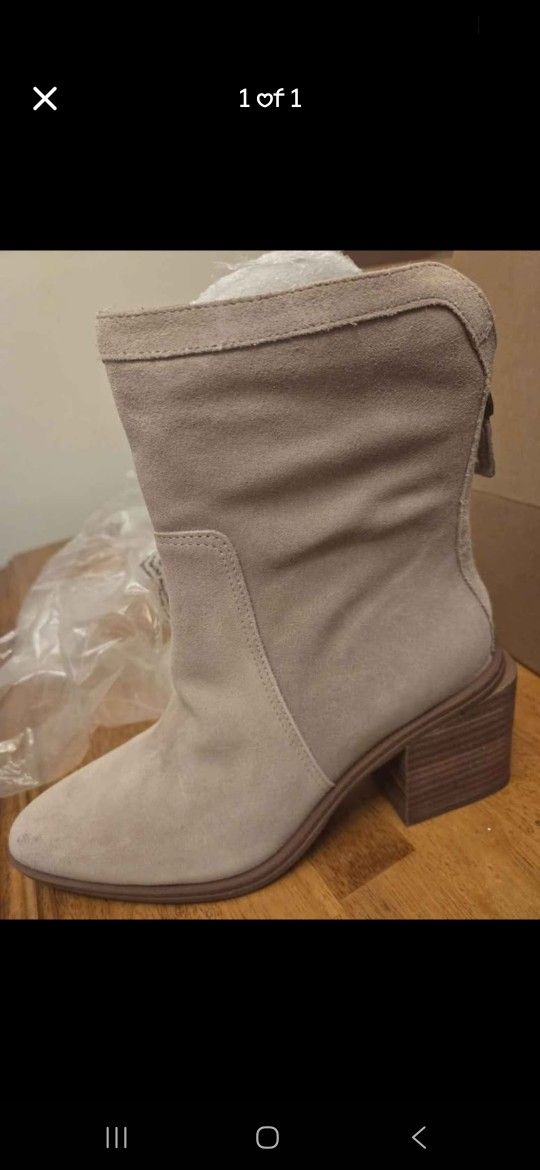 Women's Boots - NEW - 8 1/2