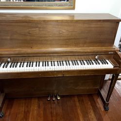 Hamilton upright piano Baldwin, model 243, 45” Hamilton Studio