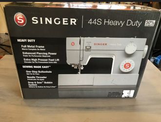BRAND NEW SINGER 44S HEAVY DUTY SEWING MACHINE