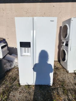 Whirlpool 36 inch counter depth white side by side refridgerator/freezer with ice and water dispencer on door