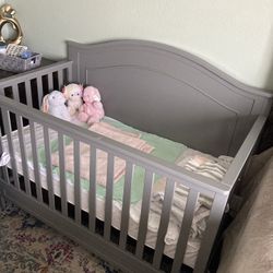 Baby Crib with Mattress