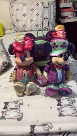 Disney Store Mickey Mouse the Main Attraction Alice In Wonderland