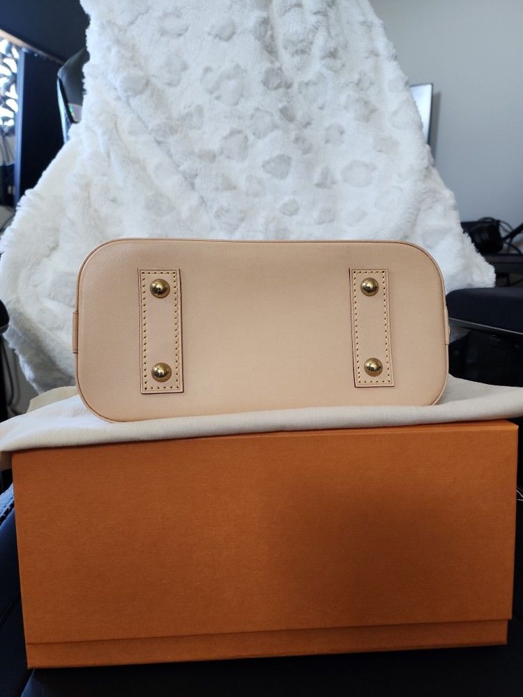 Brand New Louis Vuitton Neo Alma Empreinte PM for Sale in Roseville, CA -  OfferUp