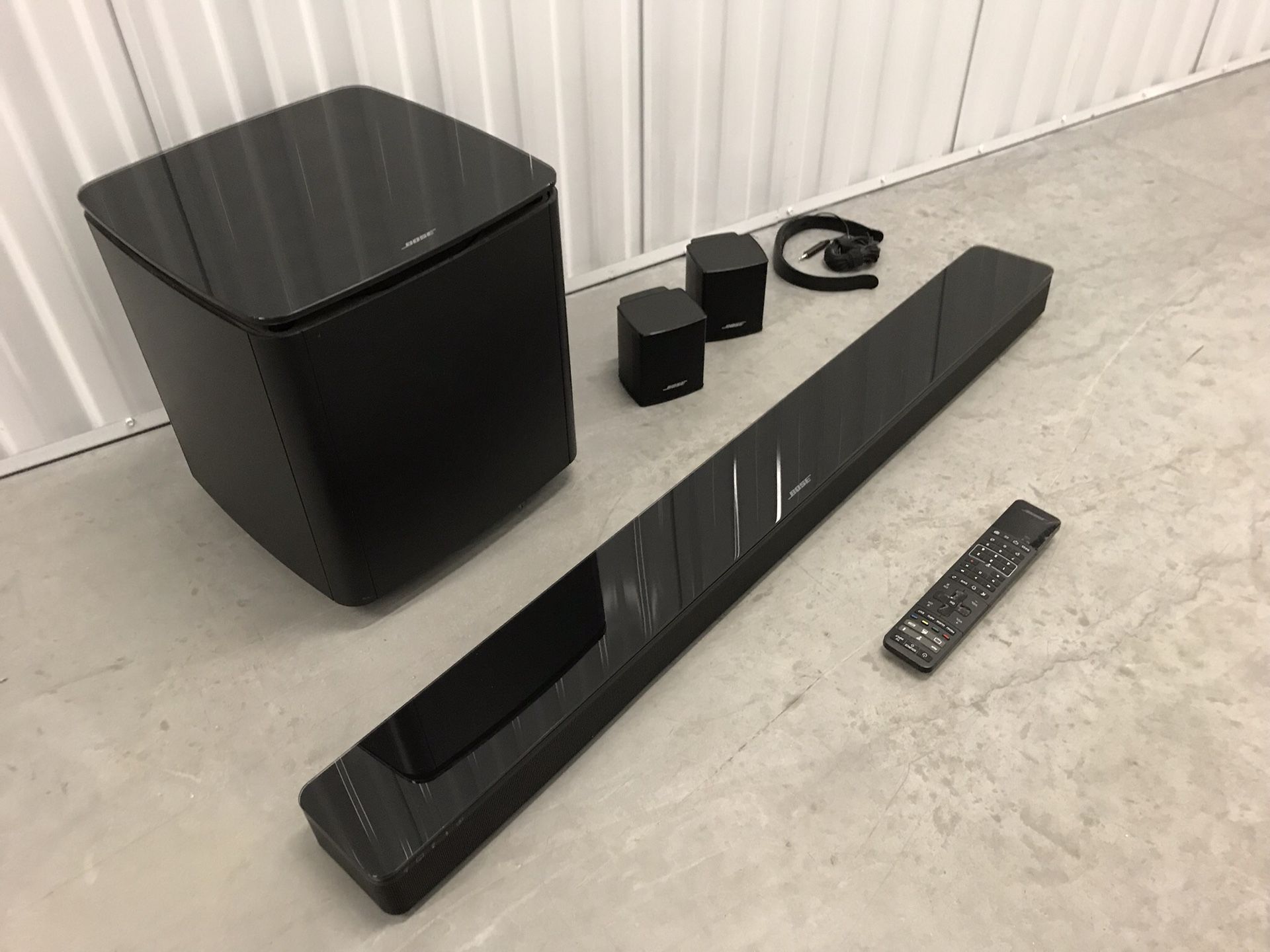 Bose SoundTouch 300 Sound Bar + Bass Module 700 + Surround Speakers