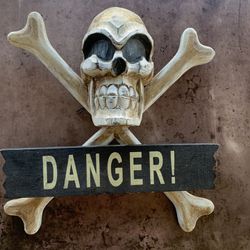 Wood Pirate Skull Crossbones Danger wall hanging Man Cave