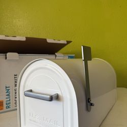 Reliant White, Large, Steel, Locking, Post Mount Mailbox 