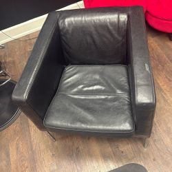 Single Couch Easy Wipe Dow Used In Salon 