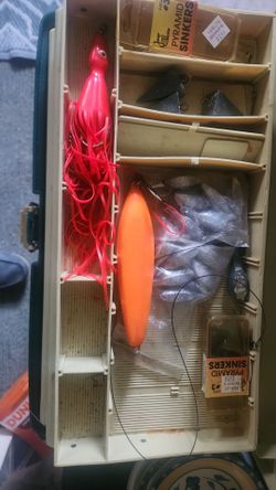 Old tackle box some vintage stuff