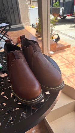 Zapato de trabajo nuevo 9