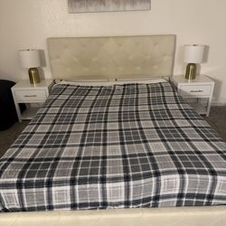 Queen bed , dresser and side tables $380