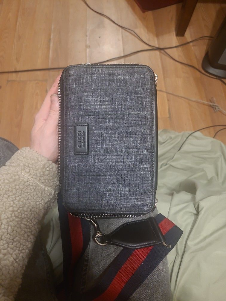 Gucci Men's GG Supreme Crossbody Shoulder Bag
