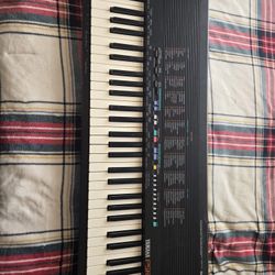 Yamaha PSR-18 – Vintage 80s Keyboard with Reverb & Echo