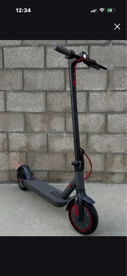 ((TAKING OFFERS! OR TRADES)) Electric Scooter