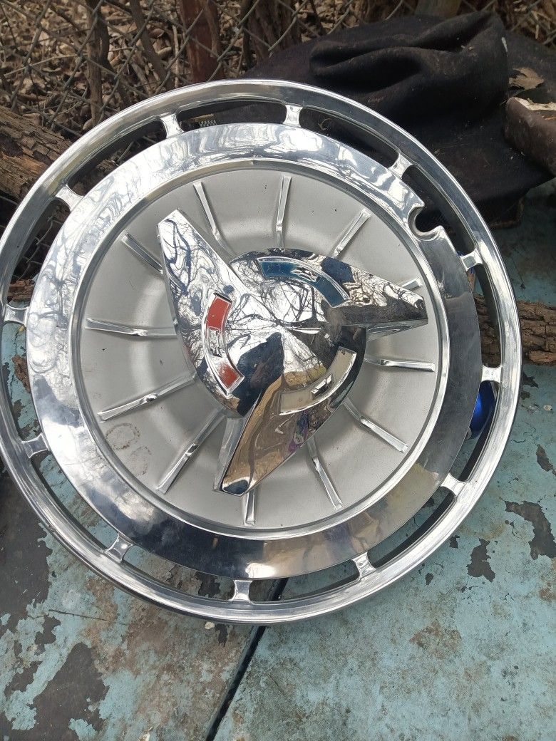 Òld Hub Caps Their Is 3 All For 90.0